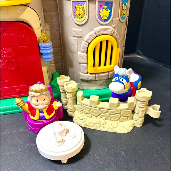 Fisher Price Little People 2003 Lil Kingdom Castle Accessories King Horses more - Picture 3 of 9